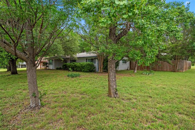 7440 Brentwood Circle, Woodway, TX 76712