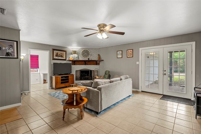 7440 Brentwood Circle, Woodway, TX 76712