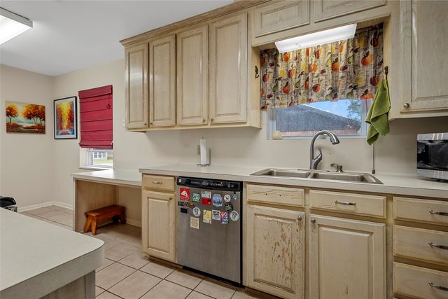 7440 Brentwood Circle, Woodway, TX 76712