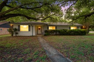 7440 Brentwood Circle, Woodway, TX 76712