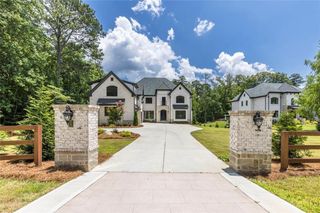 10765 Shallowford Road, Roswell, GA 30075