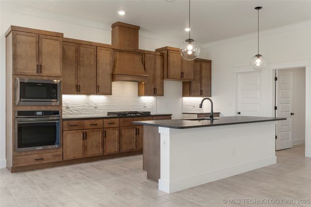 6104 N 27th Street, Broken Arrow, OK 74014