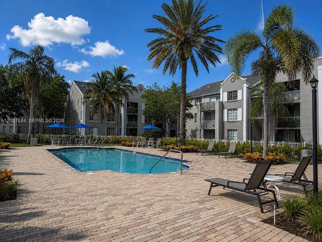 711 SW 111th Way 105, Pembroke Pines, FL 33025