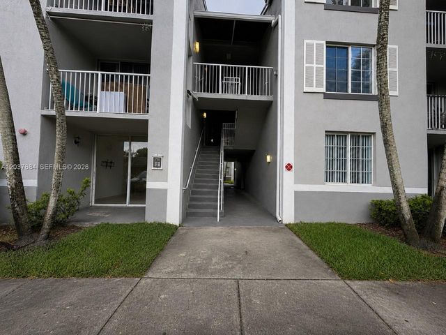 711 SW 111th Way 105, Pembroke Pines, FL 33025
