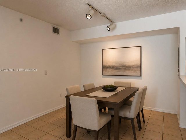 711 SW 111th Way 105, Pembroke Pines, FL 33025