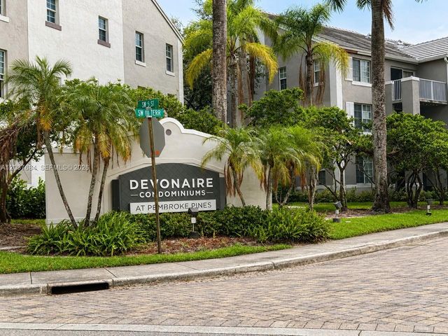 711 SW 111th Way 105, Pembroke Pines, FL 33025