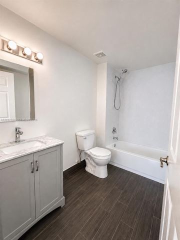711 SW 111th Way 105, Pembroke Pines, FL 33025