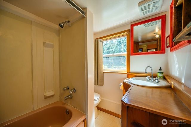 4160 Mud Bay Road, Lopez Island, WA 98261