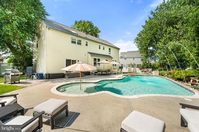 14 PATRICK HENRY DR, Marlton, NJ 08053