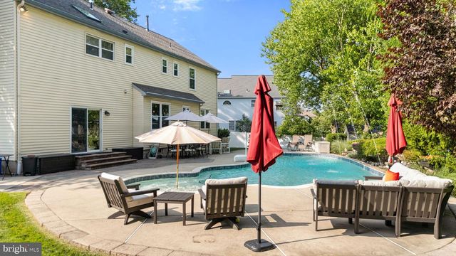 14 PATRICK HENRY DR, Marlton, NJ 08053