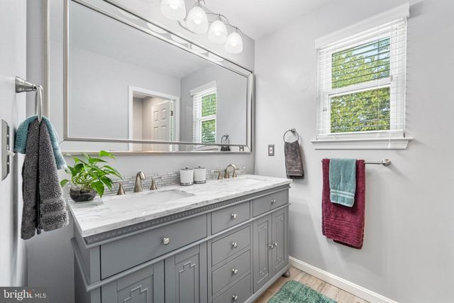 14 PATRICK HENRY DR, Marlton, NJ 08053