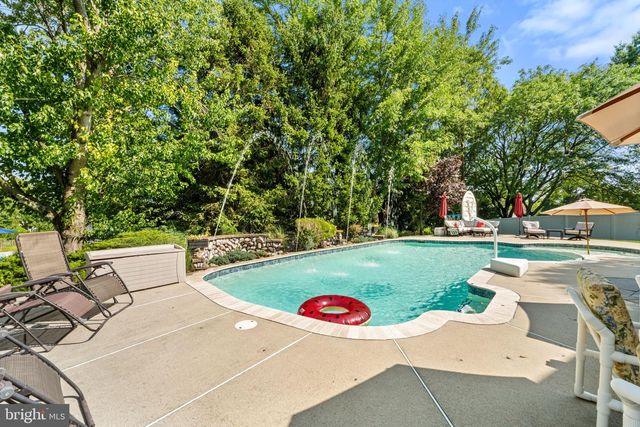 14 PATRICK HENRY DR, Marlton, NJ 08053