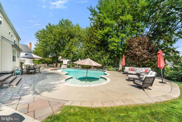 14 PATRICK HENRY DR, Marlton, NJ 08053