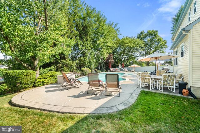 14 PATRICK HENRY DR, Marlton, NJ 08053