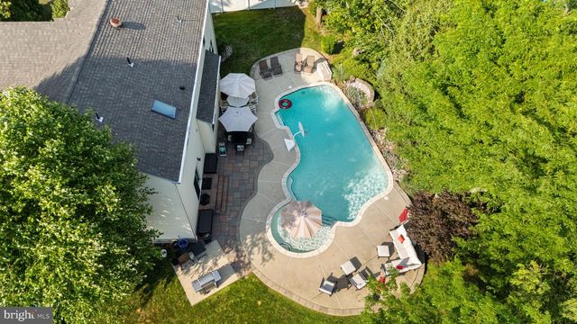 14 PATRICK HENRY DR, Marlton, NJ 08053