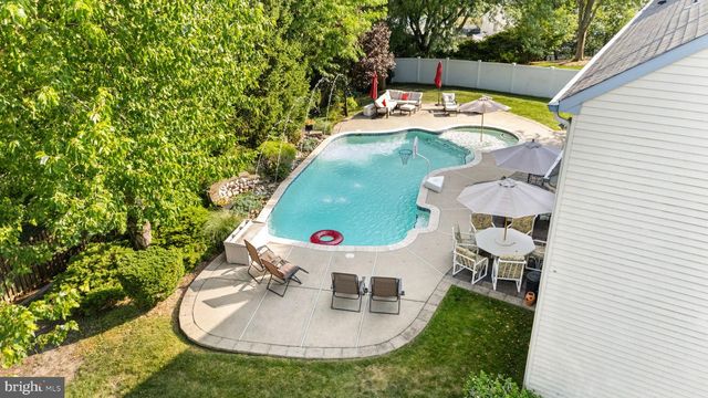 14 PATRICK HENRY DR, Marlton, NJ 08053