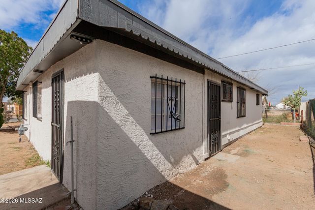 5017 S 11th Avenue, Tucson, AZ 85706