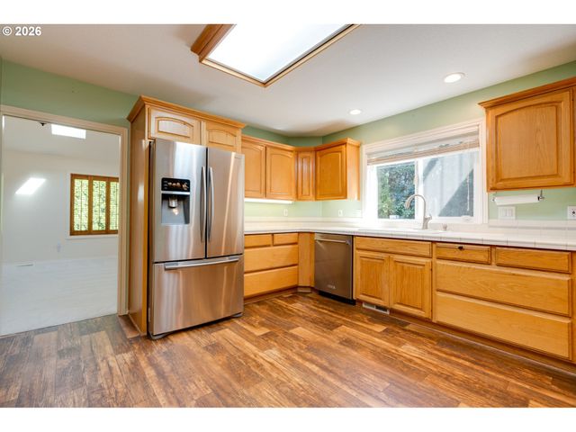 9515 Sw ELROSE St, Portland, OR 97224
