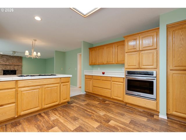 9515 Sw ELROSE St, Portland, OR 97224
