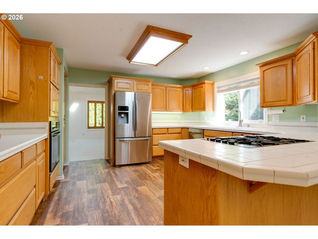9515 Sw ELROSE St, Portland, OR 97224