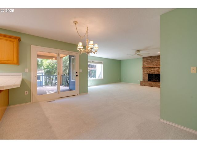 9515 Sw ELROSE St, Portland, OR 97224