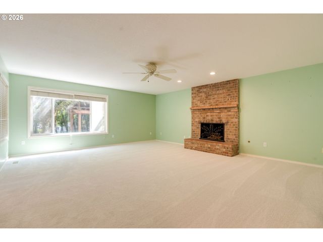 9515 Sw ELROSE St, Portland, OR 97224