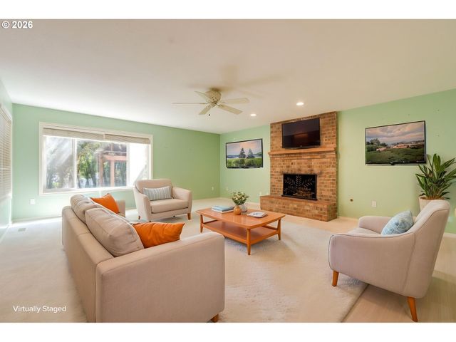 9515 Sw ELROSE St, Portland, OR 97224