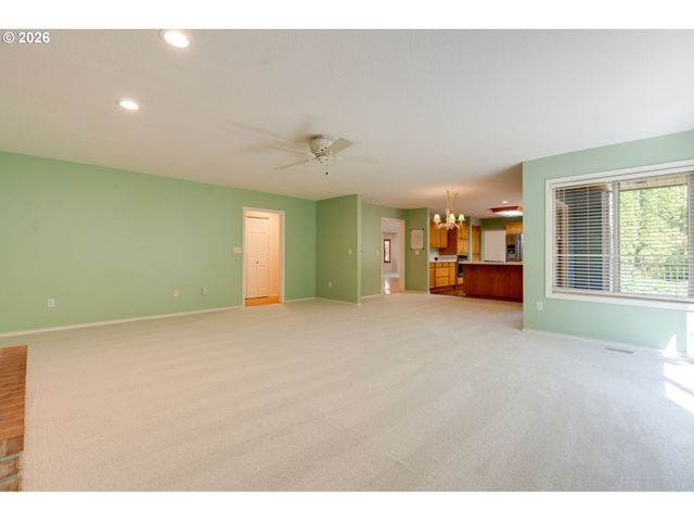 9515 Sw ELROSE St, Portland, OR 97224
