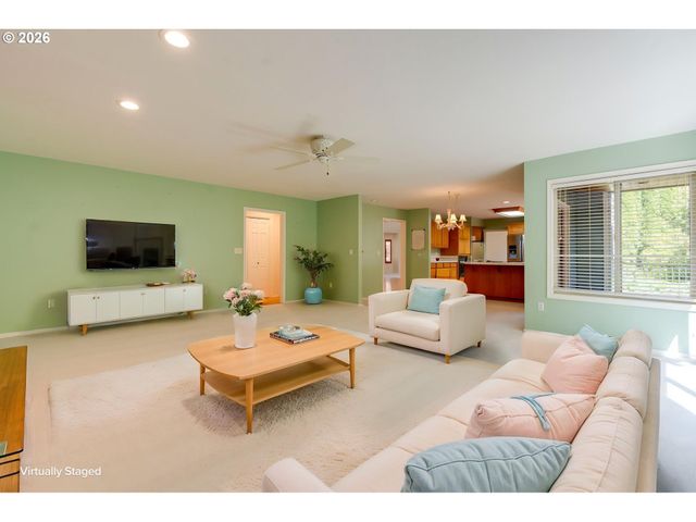 9515 Sw ELROSE St, Portland, OR 97224