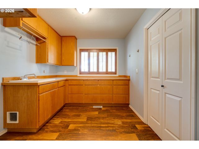 9515 Sw ELROSE St, Portland, OR 97224