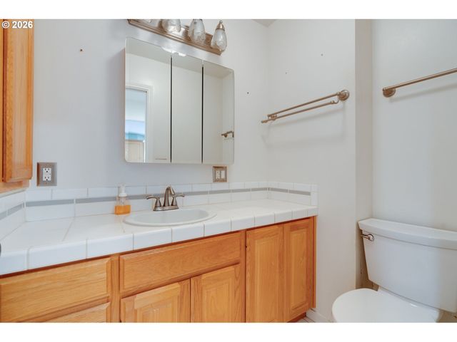 9515 Sw ELROSE St, Portland, OR 97224