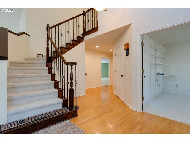 9515 Sw ELROSE St, Portland, OR 97224