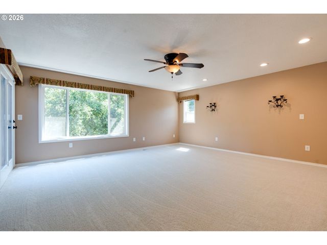 9515 Sw ELROSE St, Portland, OR 97224