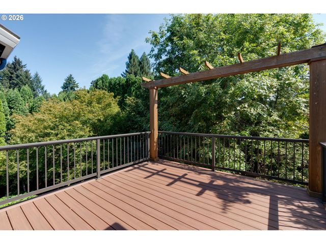 9515 Sw ELROSE St, Portland, OR 97224