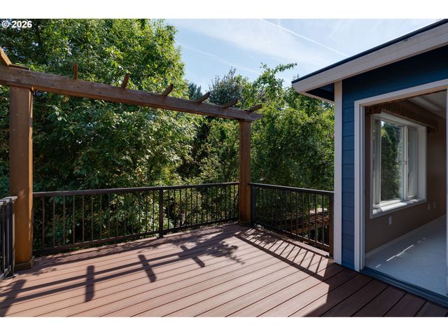 9515 Sw ELROSE St, Portland, OR 97224