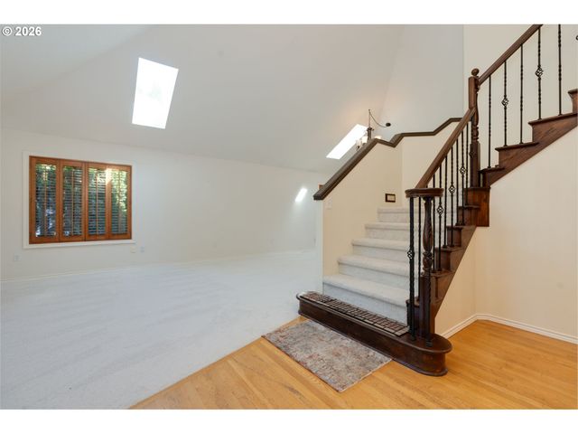 9515 Sw ELROSE St, Portland, OR 97224