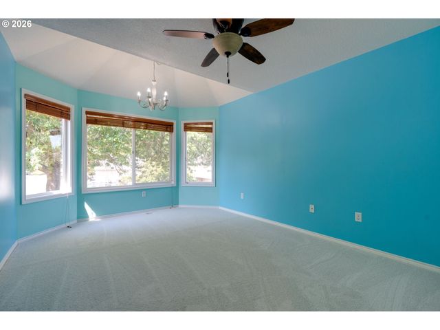 9515 Sw ELROSE St, Portland, OR 97224