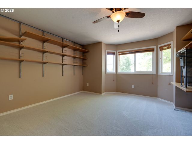 9515 Sw ELROSE St, Portland, OR 97224