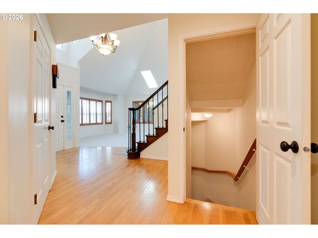 9515 Sw ELROSE St, Portland, OR 97224