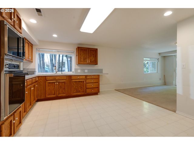 9515 Sw ELROSE St, Portland, OR 97224