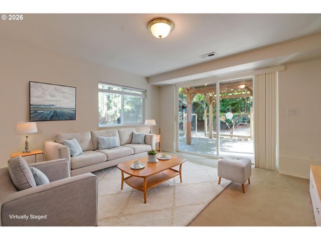 9515 Sw ELROSE St, Portland, OR 97224