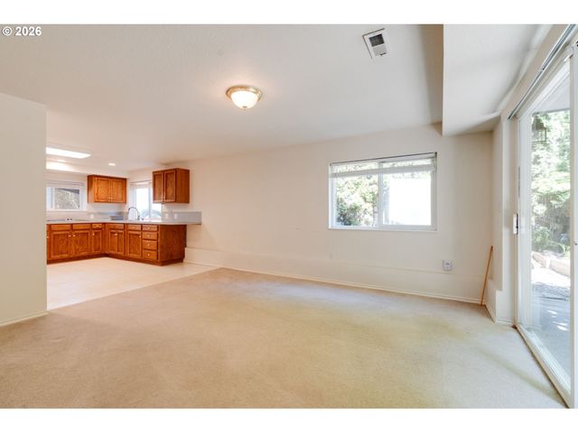 9515 Sw ELROSE St, Portland, OR 97224