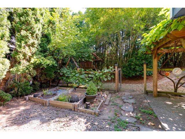 9515 Sw ELROSE St, Portland, OR 97224
