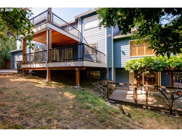 9515 Sw ELROSE St, Portland, OR 97224