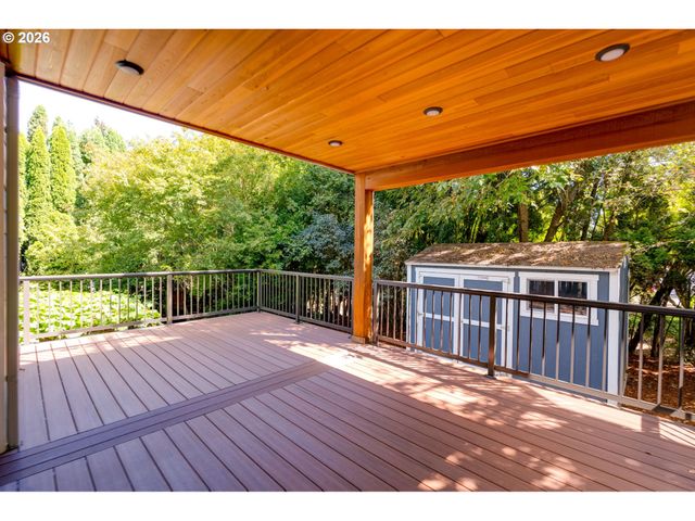 9515 Sw ELROSE St, Portland, OR 97224