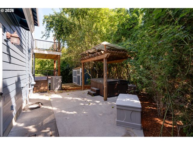 9515 Sw ELROSE St, Portland, OR 97224