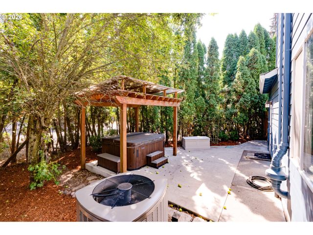9515 Sw ELROSE St, Portland, OR 97224