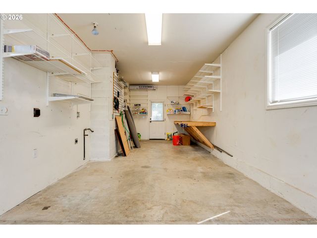 9515 Sw ELROSE St, Portland, OR 97224
