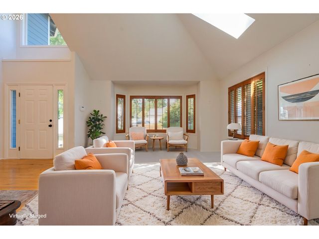 9515 Sw ELROSE St, Portland, OR 97224