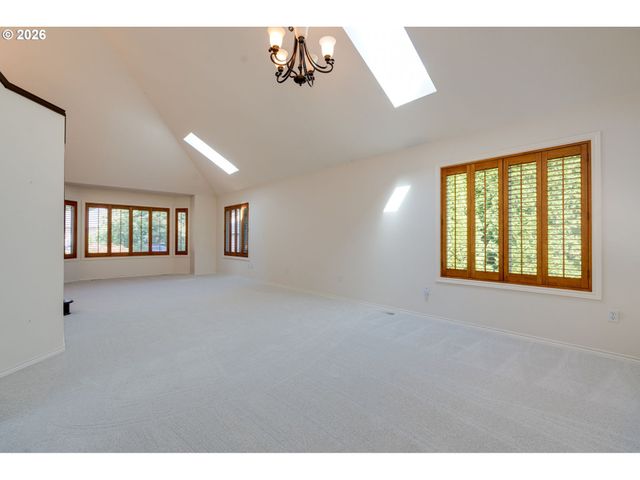 9515 Sw ELROSE St, Portland, OR 97224